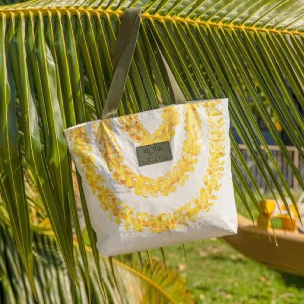 Aloha Collection - Aloha De Mele Collaboration Lei Ers Day Tripper Tote Bag